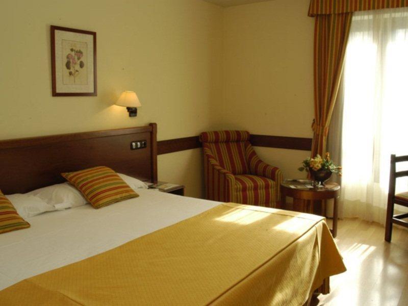 Hotel Oriente Zaragoza Room photo