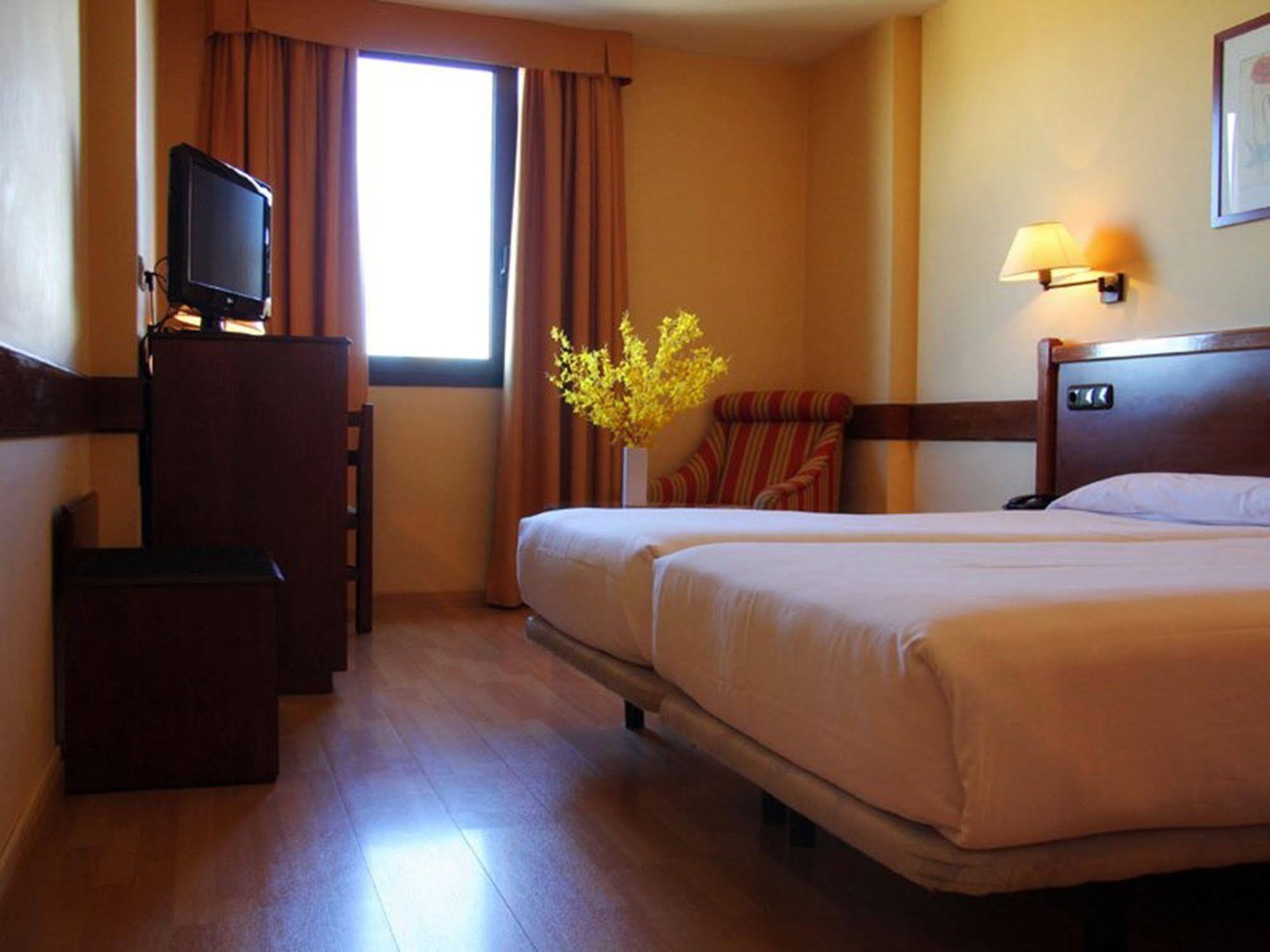 Hotel Oriente Zaragoza Room photo